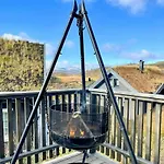 Well-equipped Near Alpine Centre 度假居 *